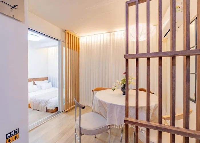 Apartment 강남한티역 도보5분 무료주차 무료짐보관 대치학원가 롯데백화점 Seoul